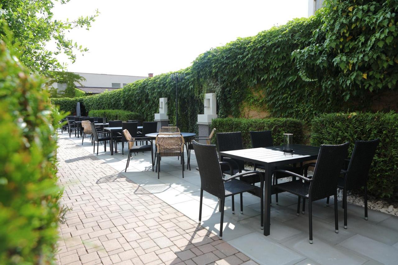 Hotel Bella Casa Mnichovo Hradiště Zewnętrze zdjęcie
